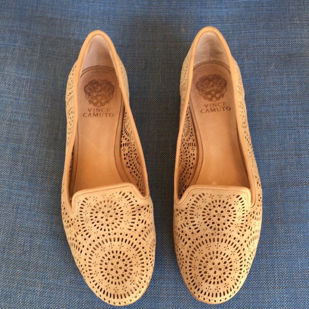 VINCE CAMUTO LANCASTER LEATHER LASER CUT FLATS